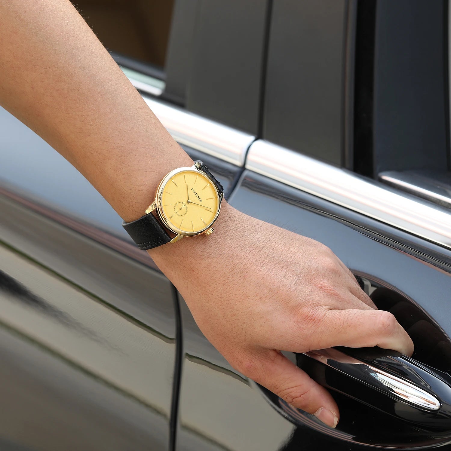 Relógio Mecânico de Couro Minimal