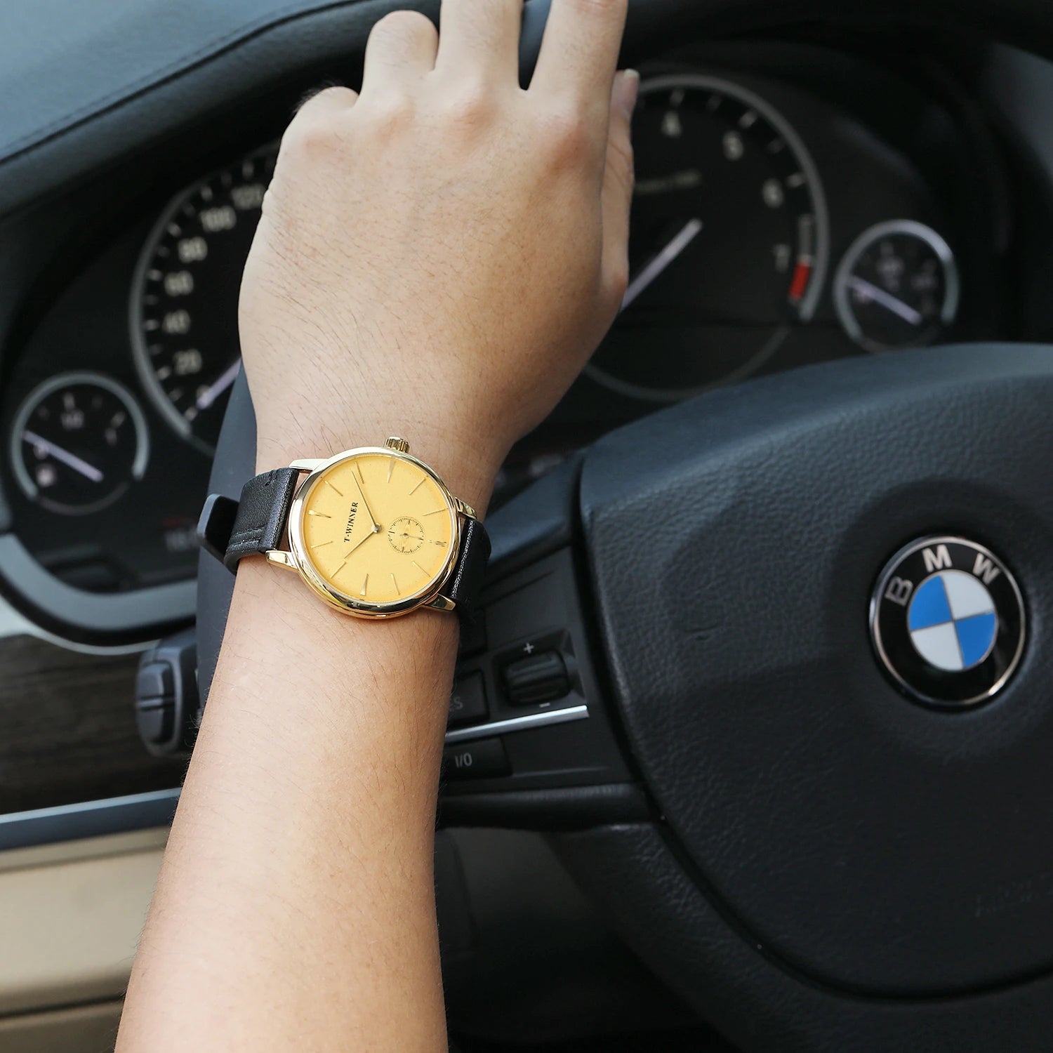 Relógio Mecânico de Couro Minimal